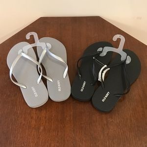 2 pairs of old navy flip flops